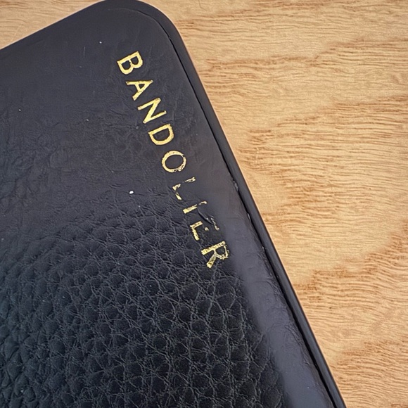 Bandolier Nicole Pebble iphone SE 8 7 6 - Picture 4 of 5